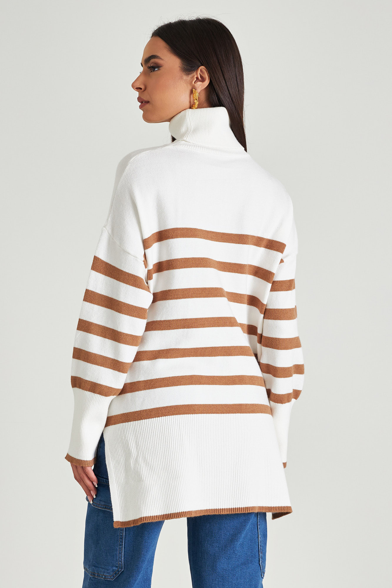 Picture of High neck stripped sweater