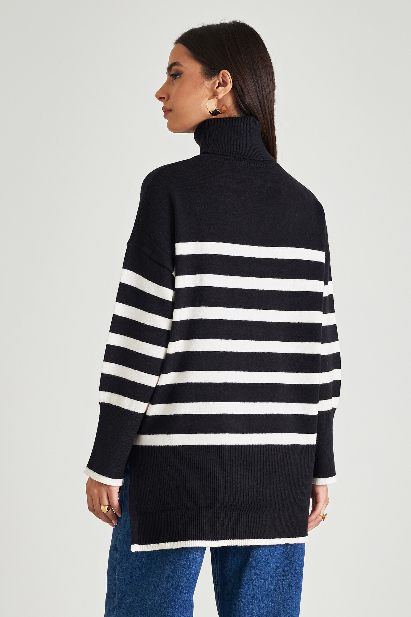 Picture of High neck stripped sweater