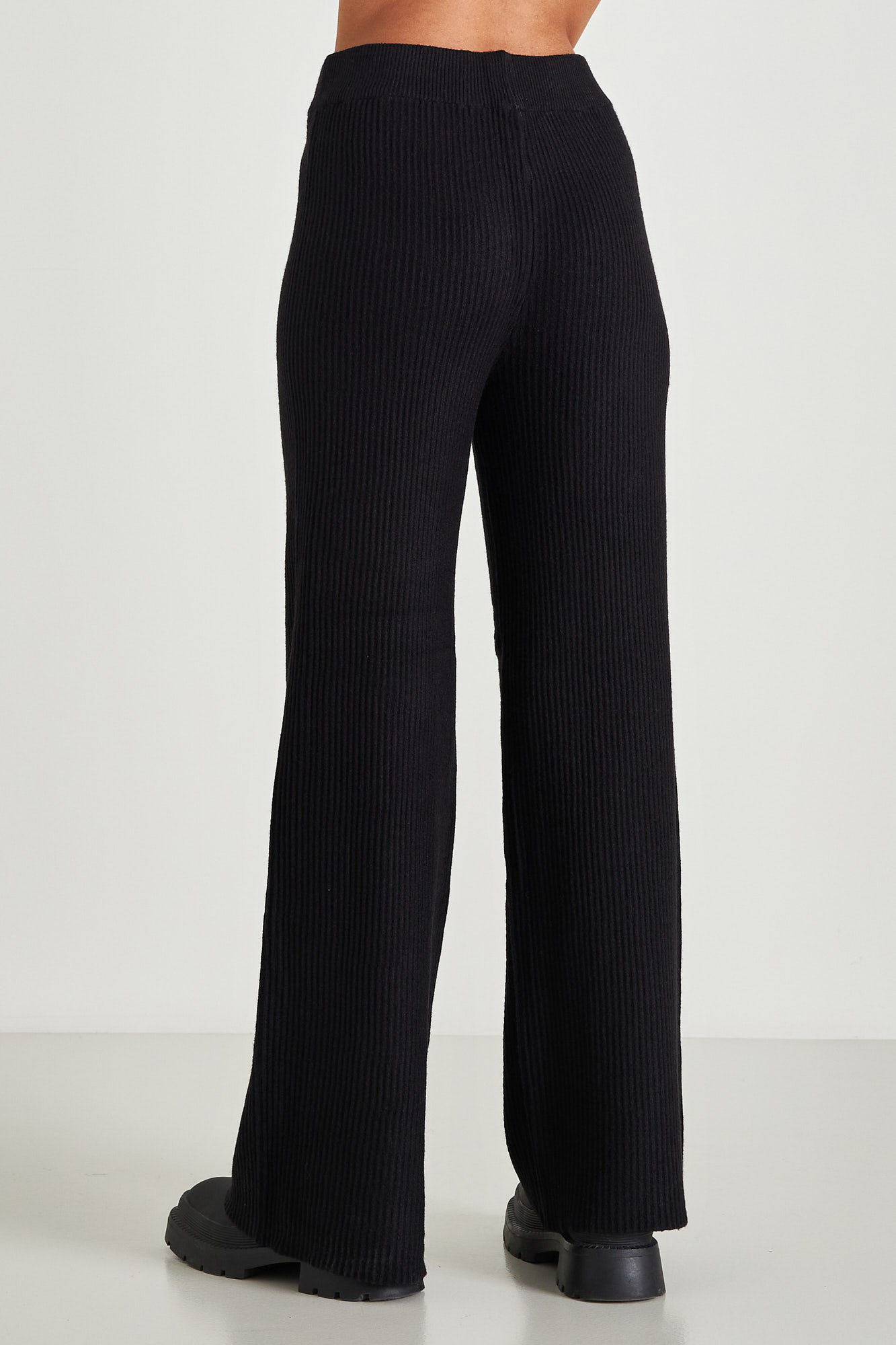 Picture of Ribbed knitted pants