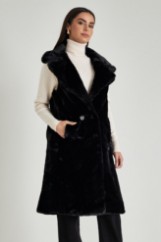 Picture of Sleeveless fur coat