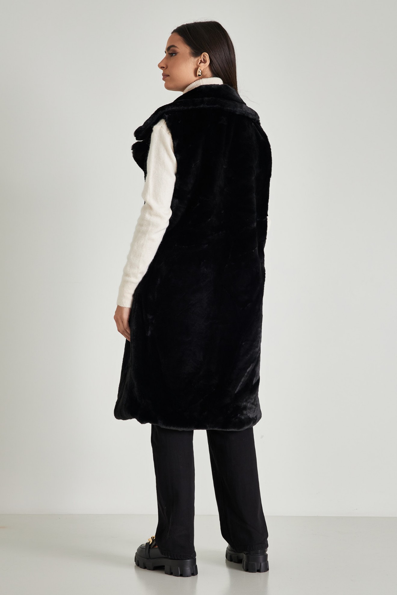 Picture of Sleeveless fur coat