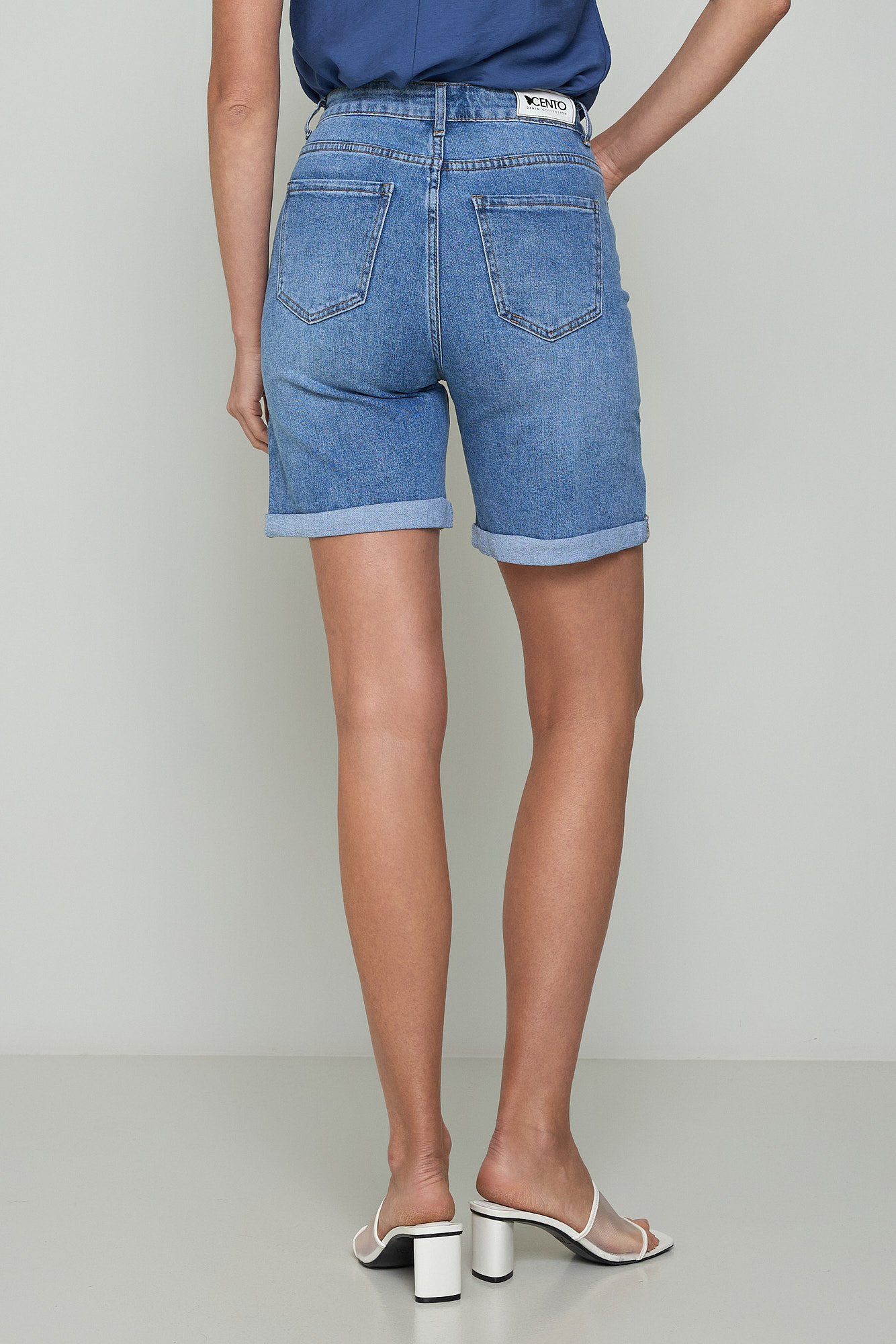 Picture of Denim shorts with turn-up hems