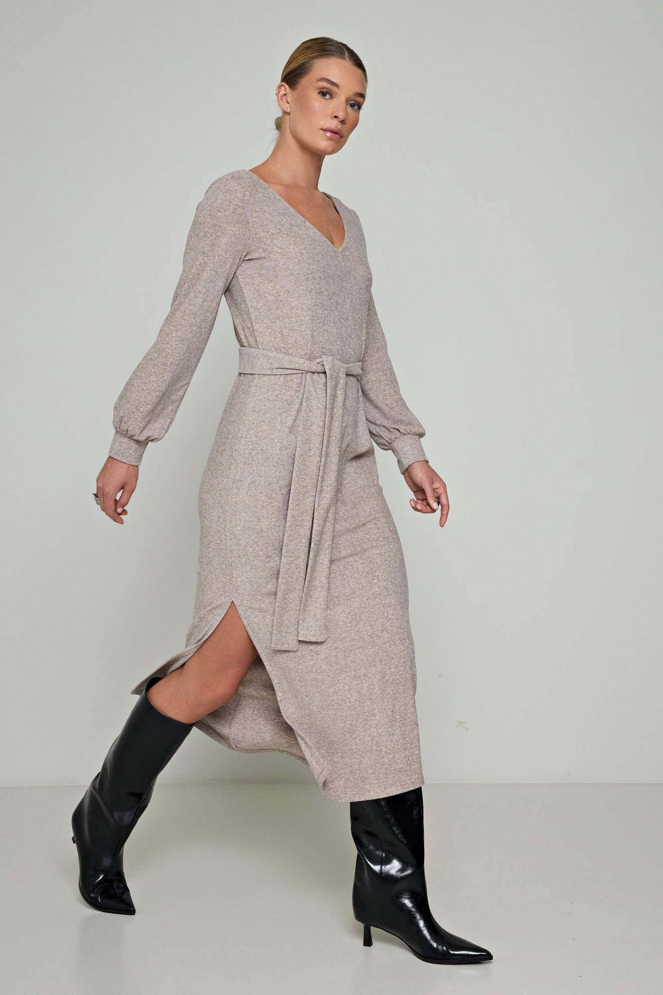 Picture of V-neck knit dress with opening