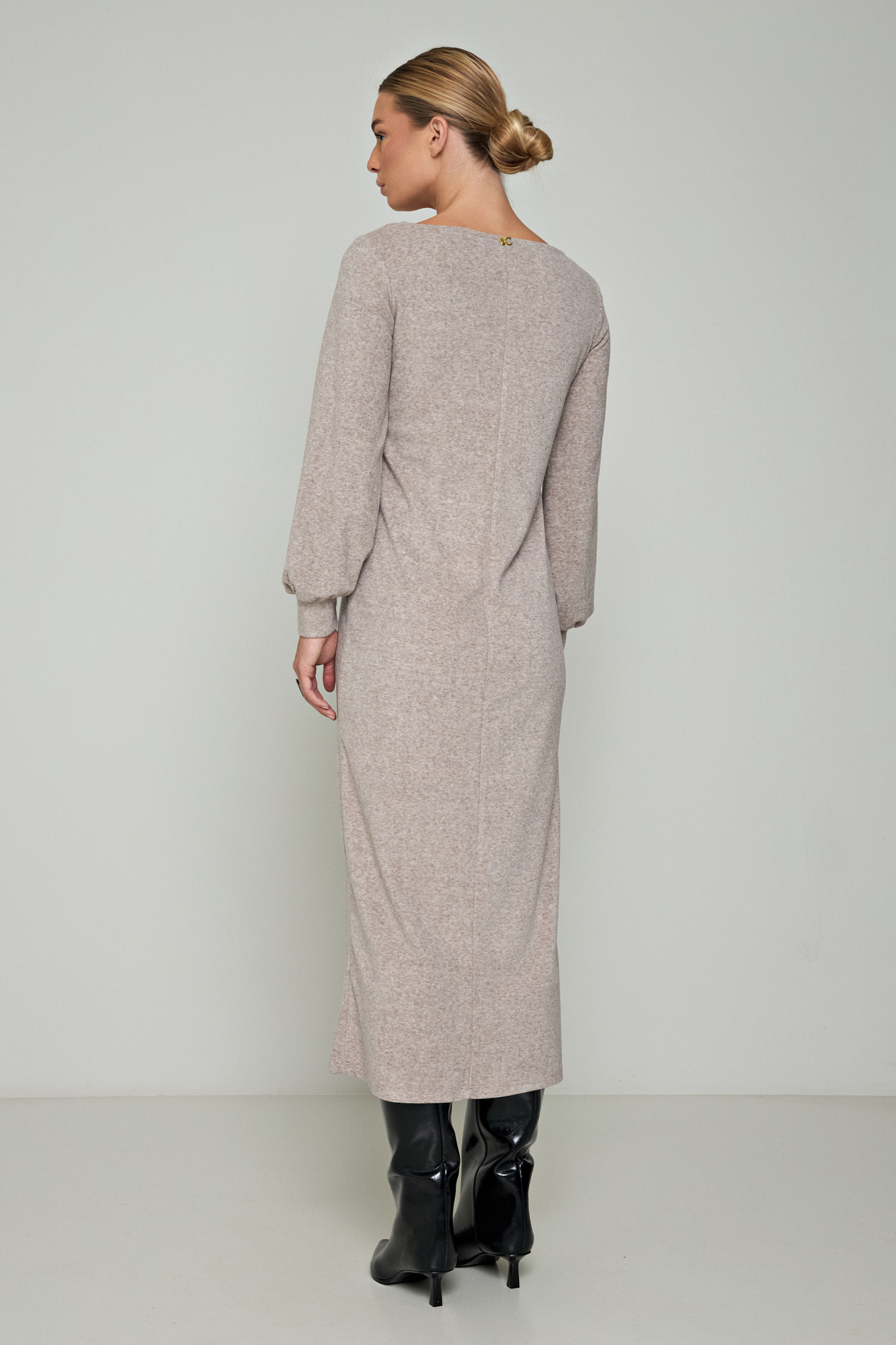 Picture of V-neck knit dress with opening