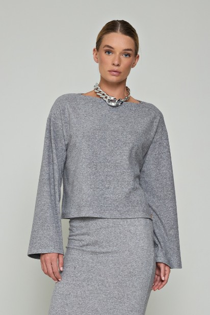 Picture of Pullover top with wide sleeves