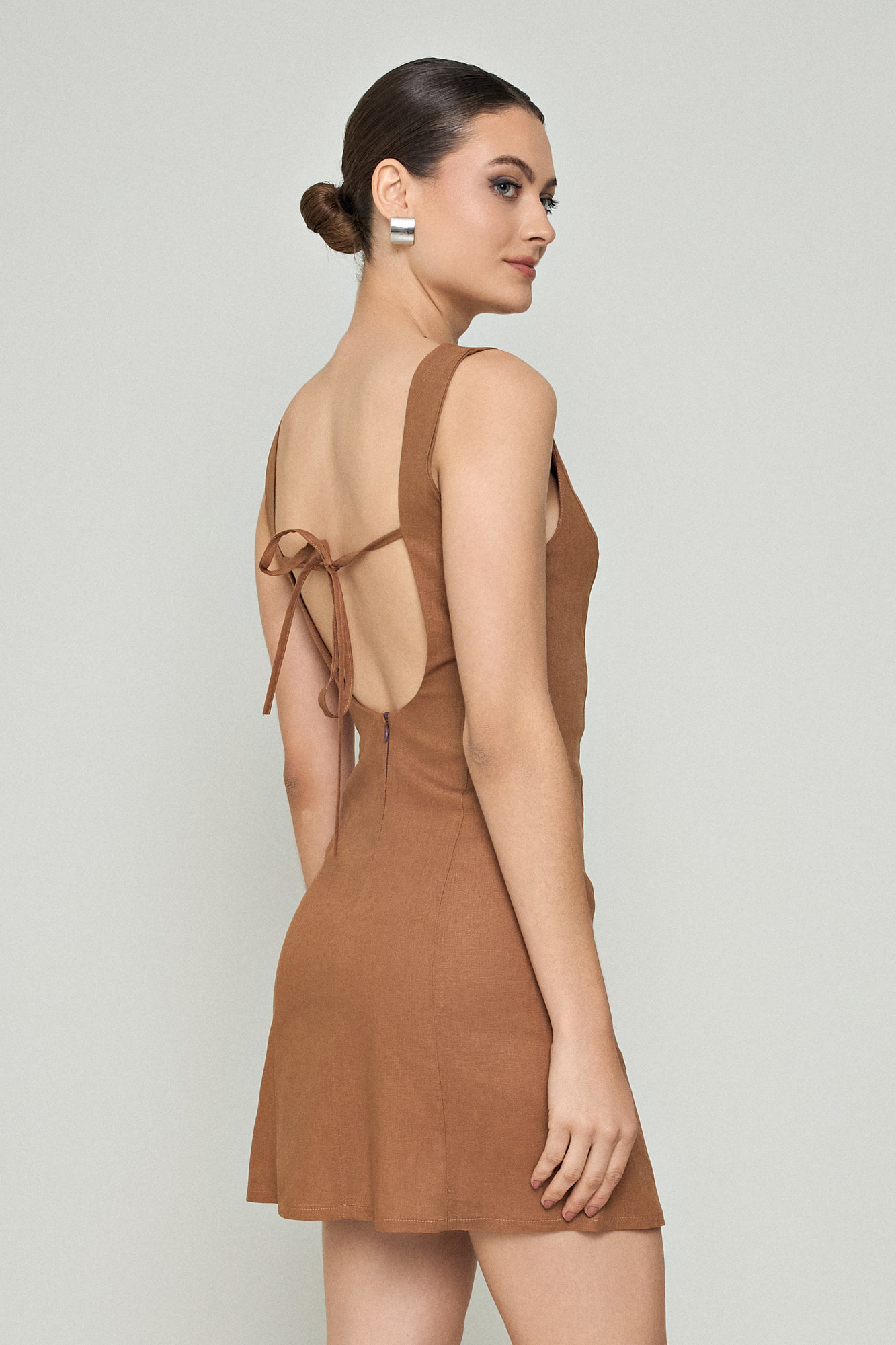 Picture of Linen dress with back fastening