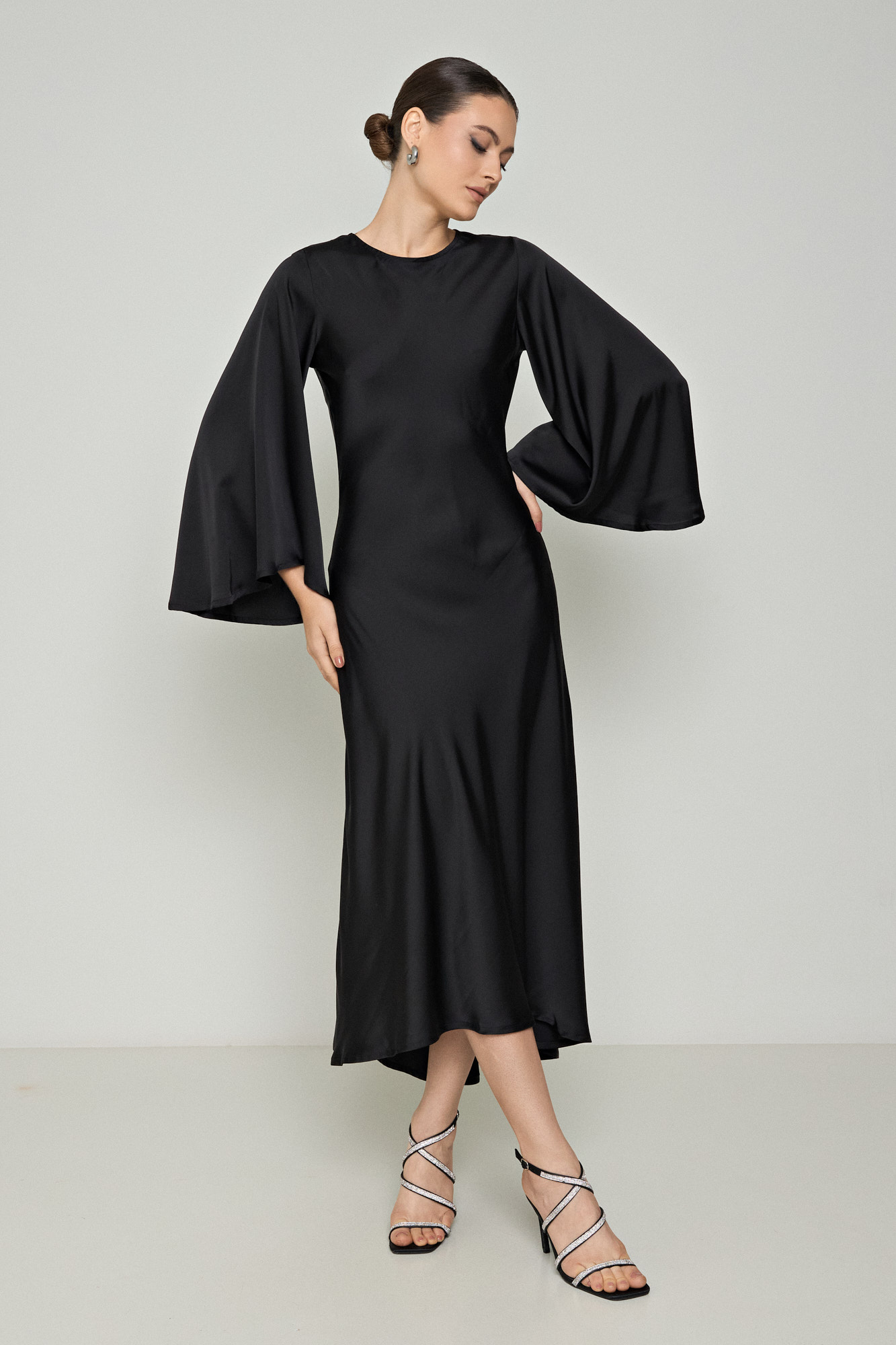 Picture of Asymmetric dress with wide sleeves