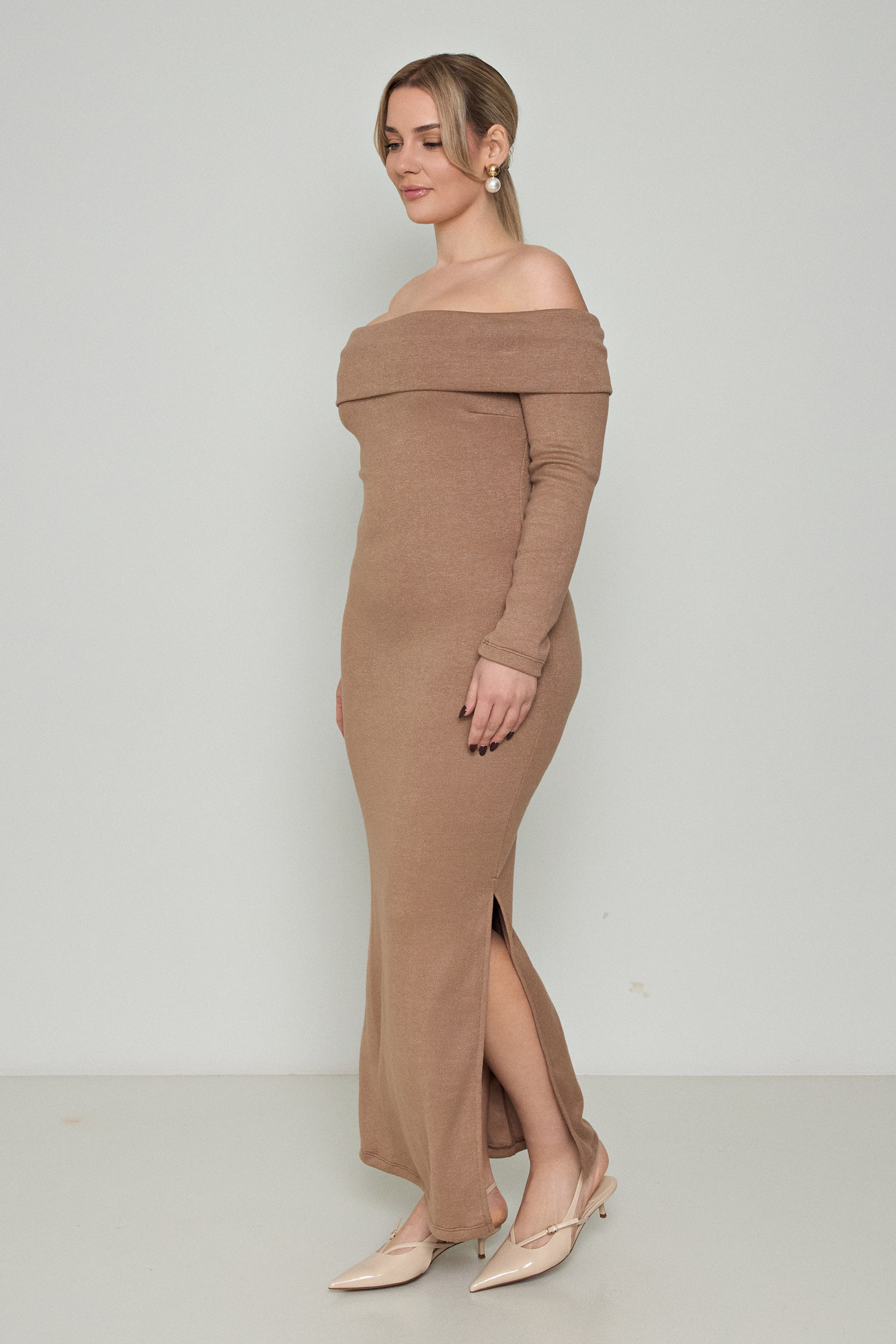 Picture of Off-Shoulder knitted dress