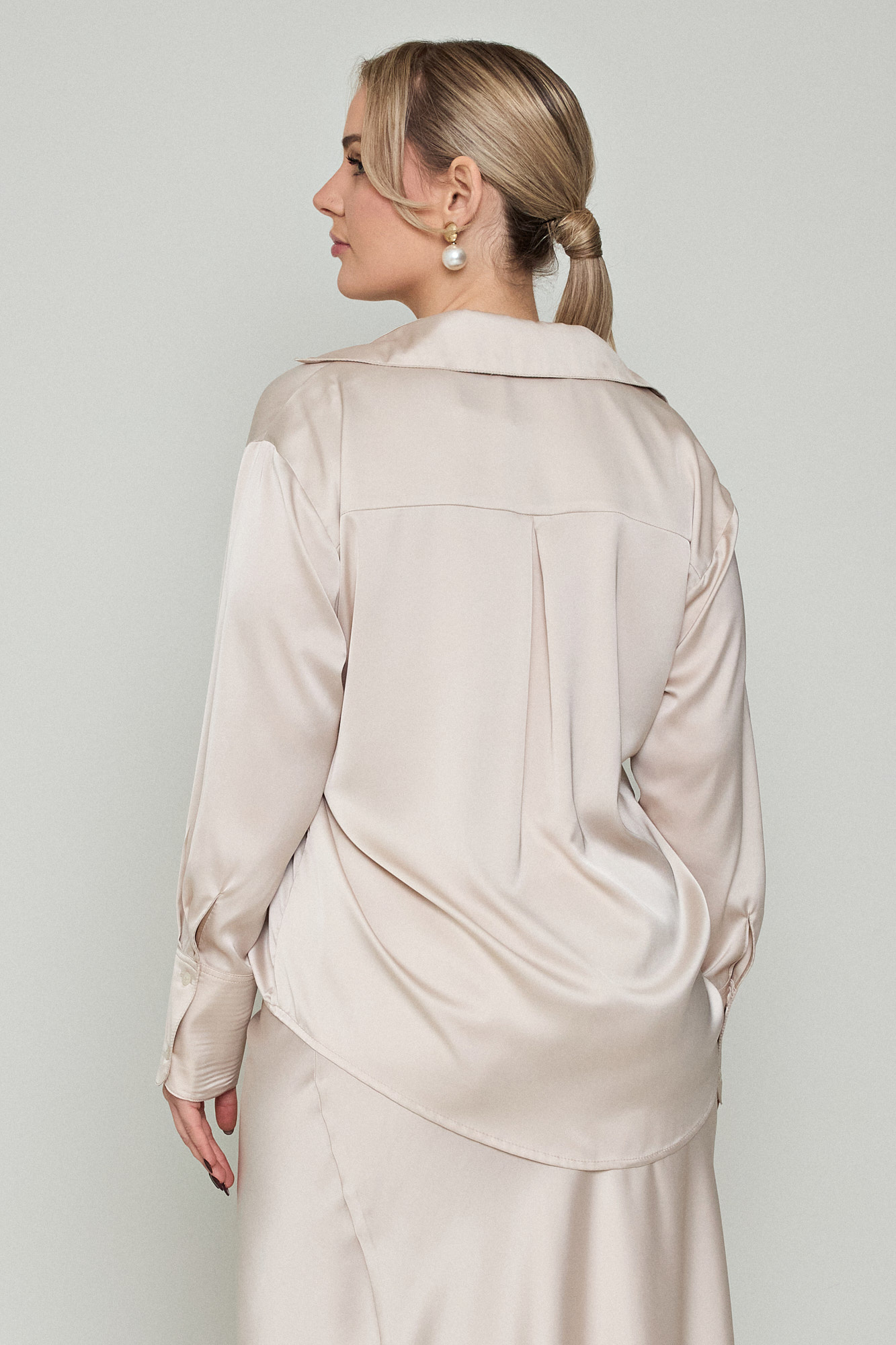 Picture of Loose basic satin shirt