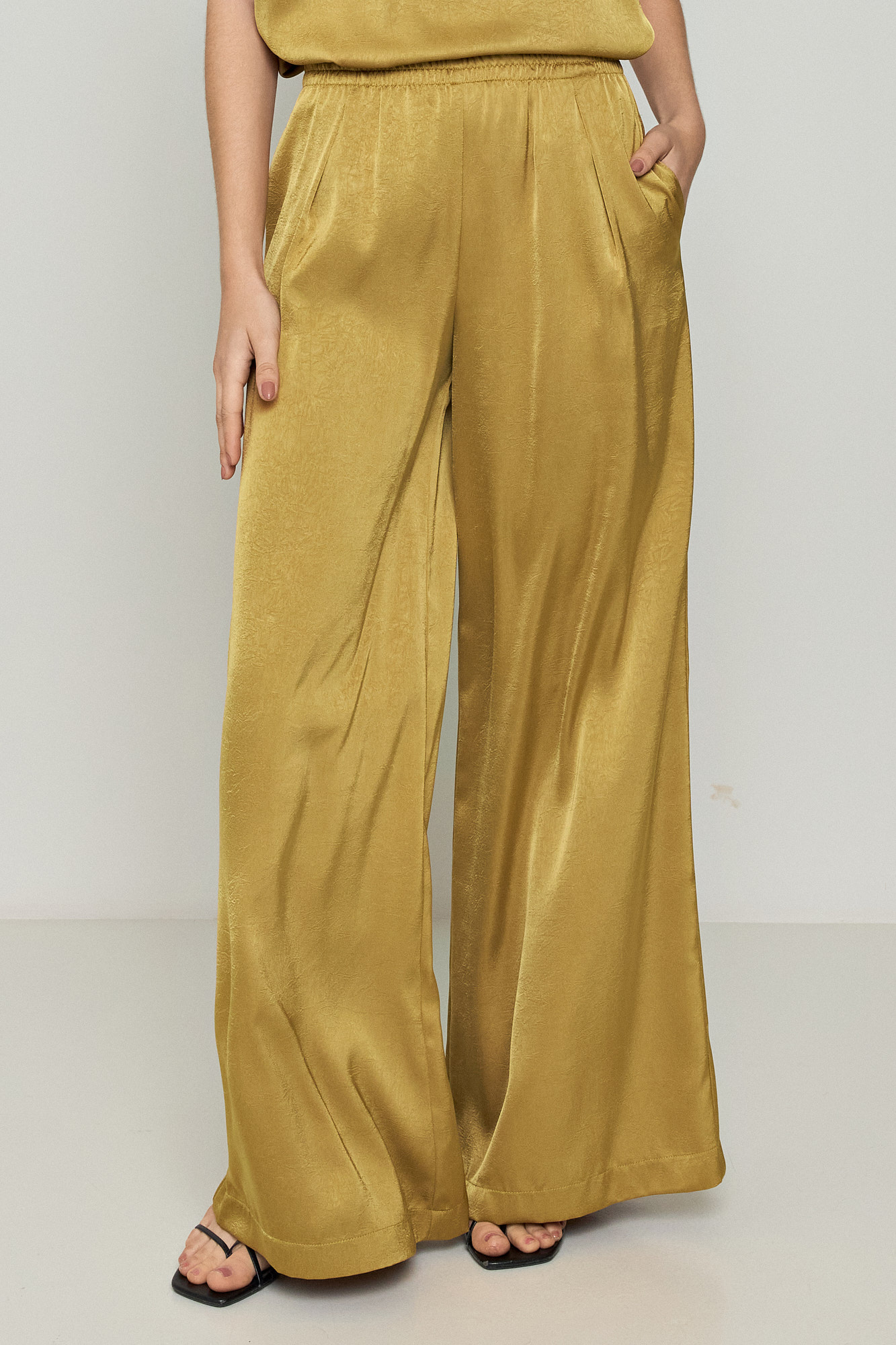 Picture of Wide leg satin trousers